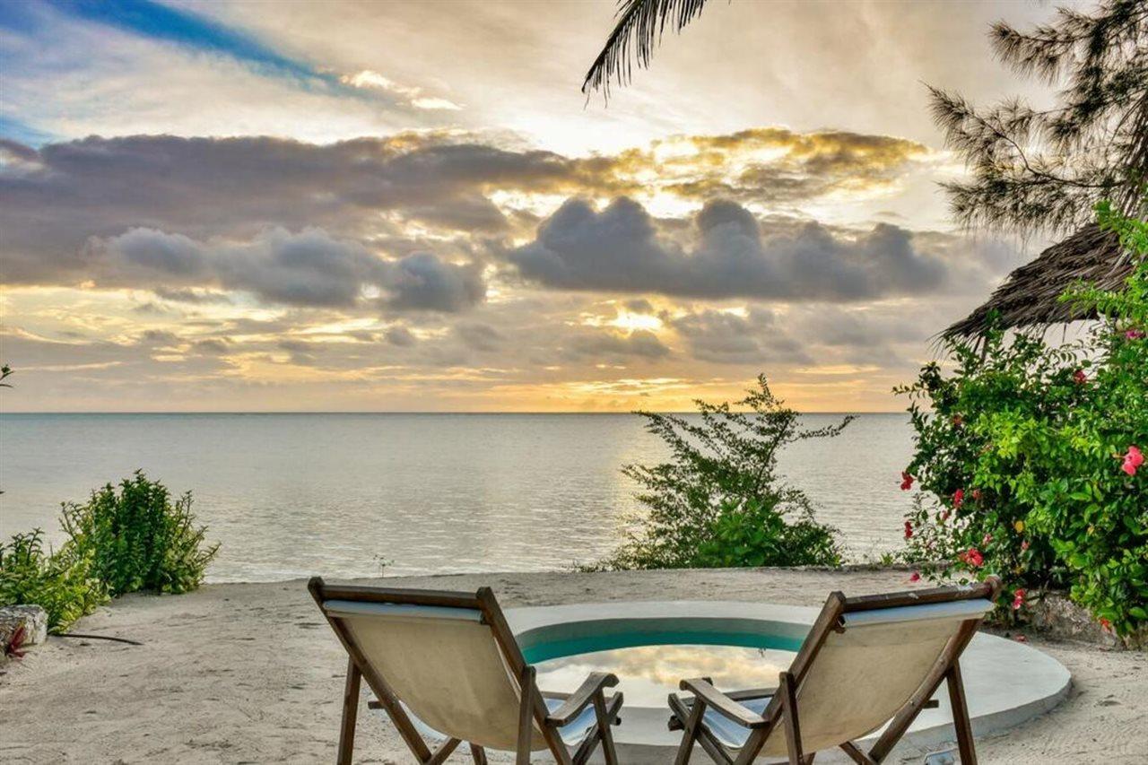 Zanbluu Beach Hotel Ківенґва Екстер'єр фото