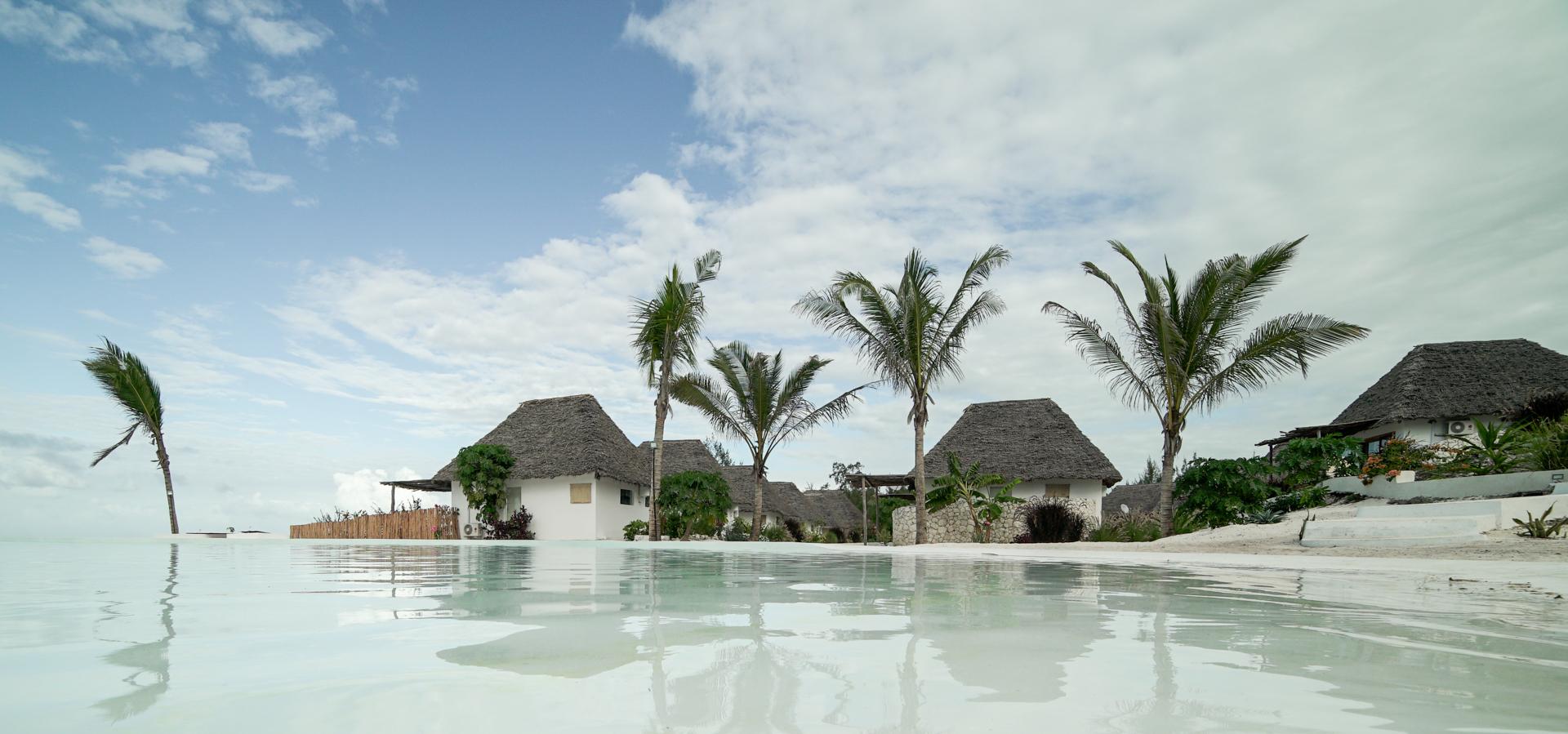 Zanbluu Beach Hotel Ківенґва Екстер'єр фото