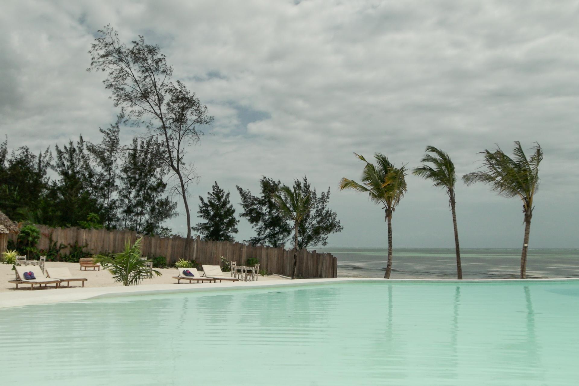Zanbluu Beach Hotel Ківенґва Екстер'єр фото