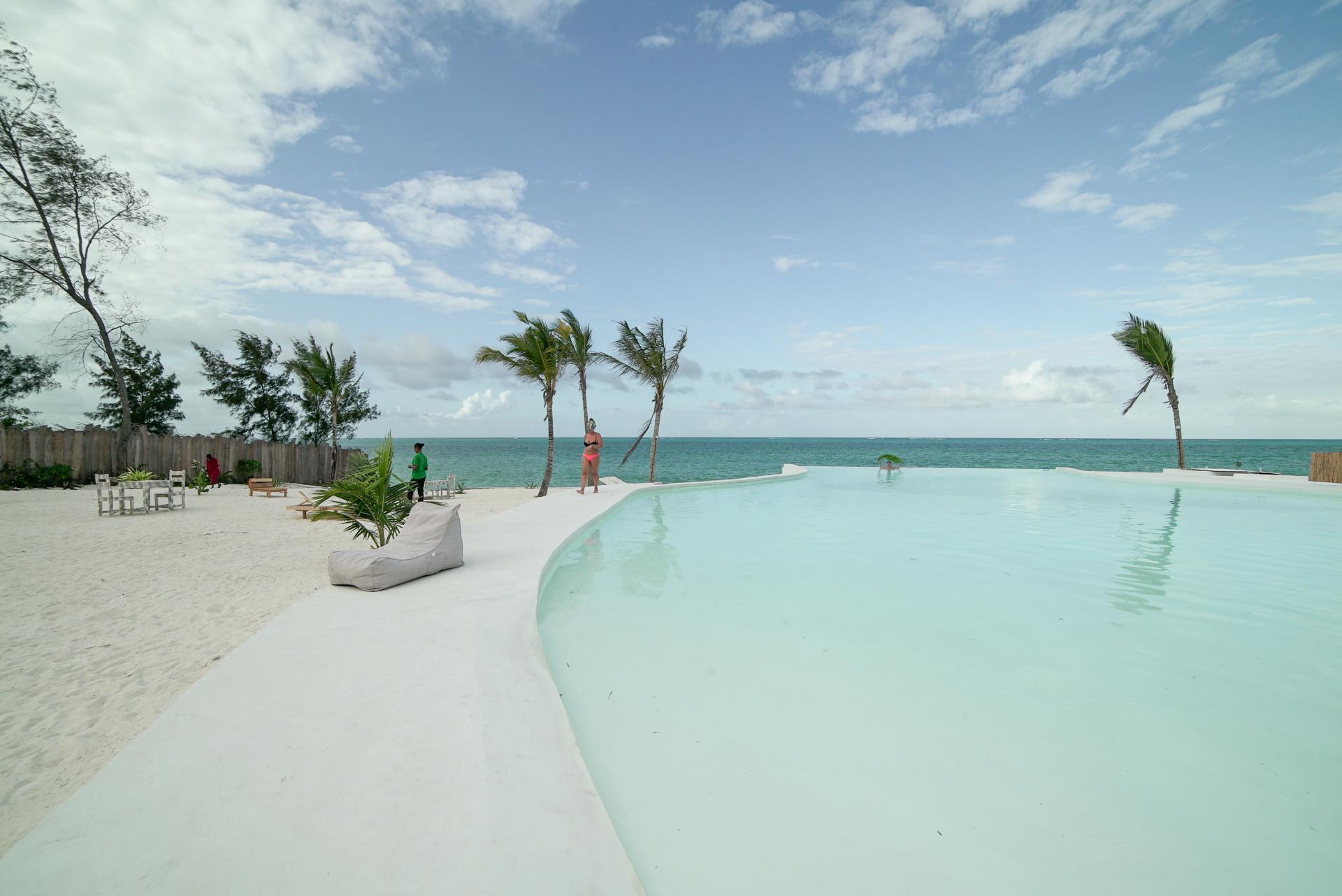 Zanbluu Beach Hotel Ківенґва Екстер'єр фото