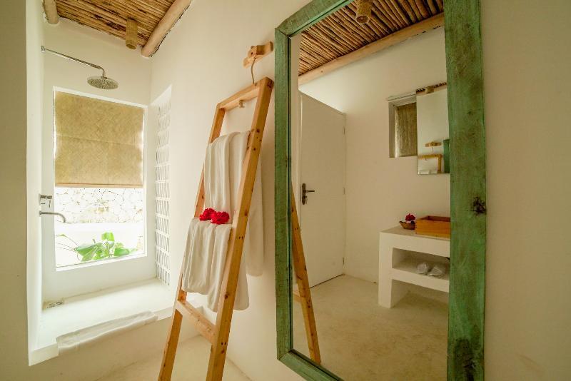 Zanbluu Beach Hotel Ківенґва Екстер'єр фото