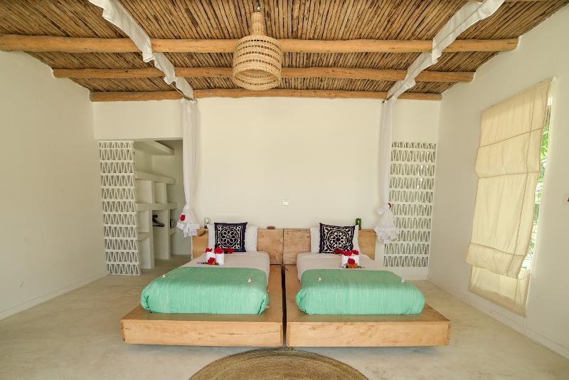 Zanbluu Beach Hotel Ківенґва Екстер'єр фото