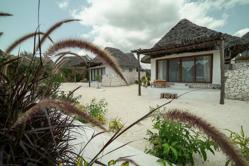 Zanbluu Beach Hotel Ківенґва Екстер'єр фото