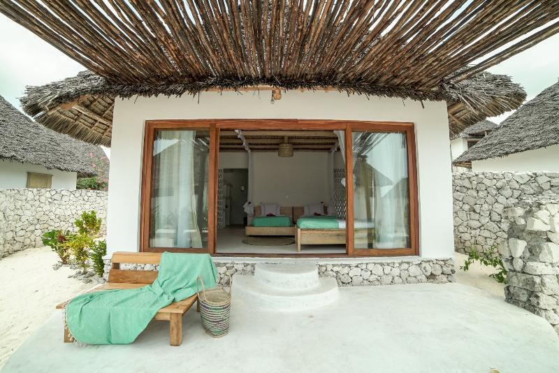 Zanbluu Beach Hotel Ківенґва Екстер'єр фото